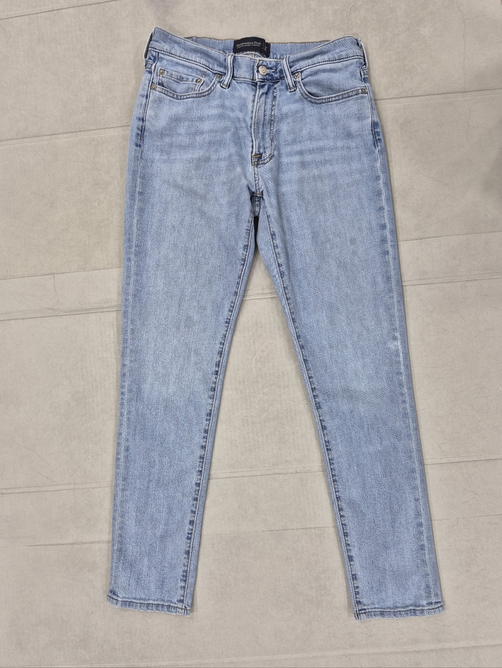 Abercrombie and Fitch jeans men's 30x32 ligh5 wash Athletic Skinny Stretch FLAWS